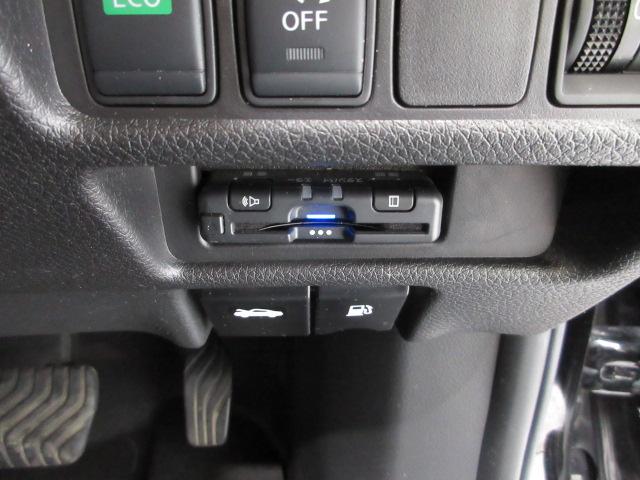 エクストレイル ２０ＸｉＶセレクション　ＥＴＣ　ナビ　全周囲カメラ　フルセグＴＶ　前席電動シート　全席シートヒーター　ドアバイザー　ワンオーナー　電動パワーシート　地デジ　踏み間違い防止　盗難防止　全周囲モニター　横滑り防止装置　ｉストップ（5枚目）