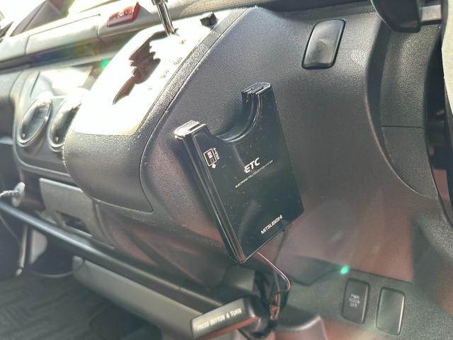 ハイエースワゴン グランドキャビン 電動スライドドアオートステップ10人乗純正ナビTVバックカメラETCキーレスブルートゥース禁煙オートライトリヤクーラーヒーター3型後期ルームクリーニング済み(19枚目)