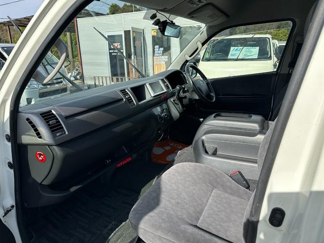 ハイエースワゴン グランドキャビン 電動スライドドアオートステップ10人乗純正ナビTVバックカメラETCキーレスブルートゥース禁煙オートライトリヤクーラーヒーター3型後期ルームクリーニング済み(26枚目)