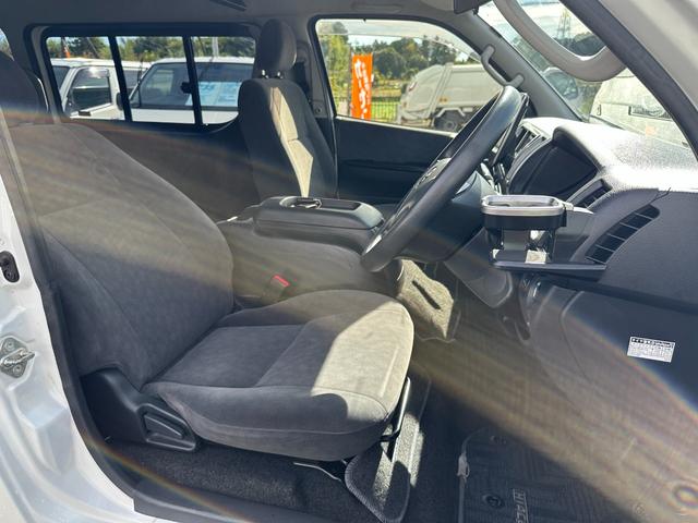 ハイエースワゴン GL 電動スライドドアプッシュスタートLEDヘッドライトアルパイン11インチナビ TVバックカメラETCスマートキーリヤモニター禁煙6速オートマFエアロフォグ100V電源タイベルチェーン(15枚目)