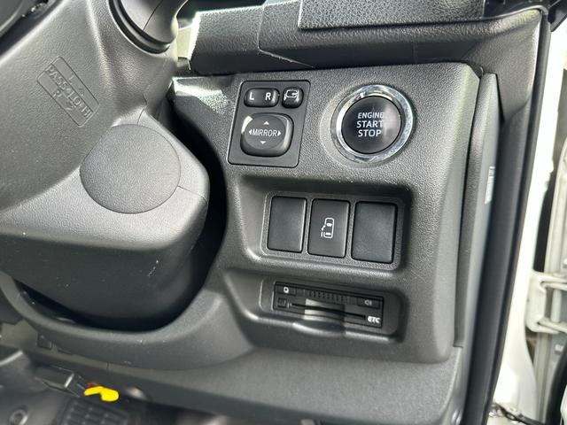 ハイエースワゴン GL 電動スライドドアプッシュスタートLEDヘッドライトアルパイン11インチナビ TVバックカメラETCスマートキーリヤモニター禁煙6速オートマFエアロフォグ100V電源タイベルチェーン(18枚目)