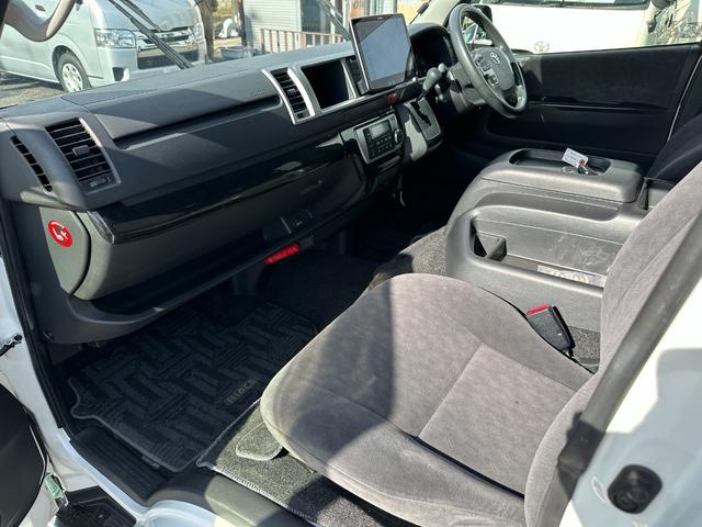 ハイエースワゴン GL 電動スライドドアプッシュスタートLEDヘッドライトアルパイン11インチナビ TVバックカメラETCスマートキーリヤモニター禁煙6速オートマFエアロフォグ100V電源タイベルチェーン(28枚目)