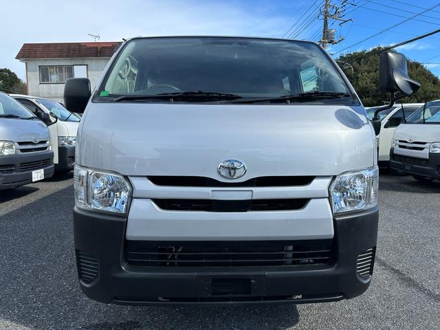 ハイエースバン ロングDX ディーゼルトヨタセーフティセンスナビバックカメラETCキーレスブルートゥース6速オートマ両側スライドドアタイベルチェーン衝突軽減オートハイビームセキュリティールームクリーニング済み(3枚目)