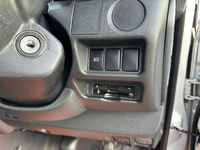 ハイエースバン ロングDX ディーゼルトヨタセーフティセンスナビバックカメラETCキーレスブルートゥース6速オートマ両側スライドドアタイベルチェーン衝突軽減オートハイビームセキュリティールームクリーニング済み(19枚目)