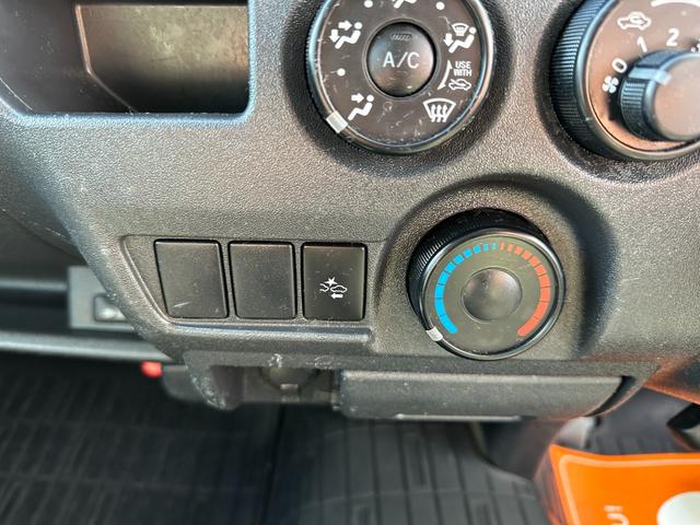 ハイエースバン ロングDX ディーゼルトヨタセーフティセンスナビバックカメラETCキーレスブルートゥース6速オートマ両側スライドドアタイベルチェーン衝突軽減オートハイビームセキュリティールームクリーニング済み(25枚目)