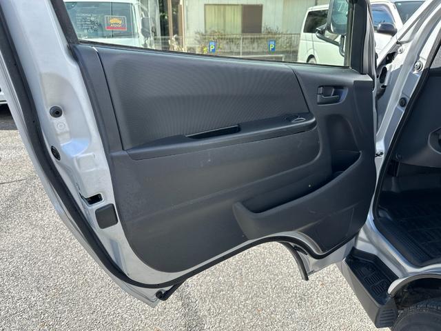 ハイエースバン ロングDX ディーゼルトヨタセーフティセンスナビバックカメラETCキーレスブルートゥース6速オートマ両側スライドドアタイベルチェーン衝突軽減オートハイビームセキュリティールームクリーニング済み(27枚目)