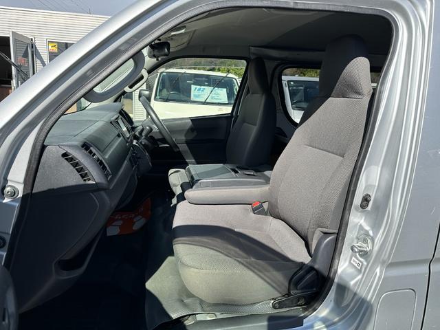 ハイエースバン ロングDX ディーゼルトヨタセーフティセンスナビバックカメラETCキーレスブルートゥース6速オートマ両側スライドドアタイベルチェーン衝突軽減オートハイビームセキュリティールームクリーニング済み(28枚目)