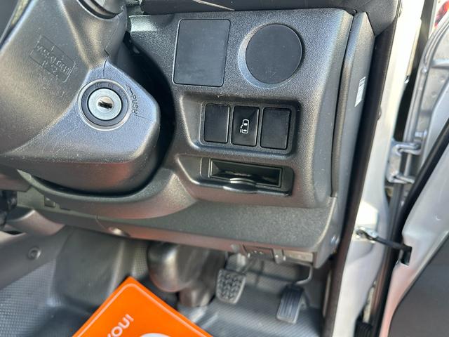 ハイエースワゴン DX 電動スライドドア10人純正ナビTVバックカメラETCキーレス6速オートマリヤクーラーヒーターWエアバックタイベルチェーン小窓ルームクリーニング済みブルートゥース(18枚目)