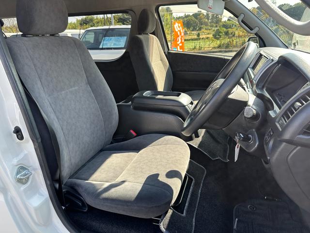 ハイエースワゴン GL 電動スライドドア10人純正ナビTVバックカメラETCキーレスオートライトリヤクーラーヒーター6速オートマ禁煙Fフォグタイベルチェーンルームクリーニング済みブルートゥース(15枚目)