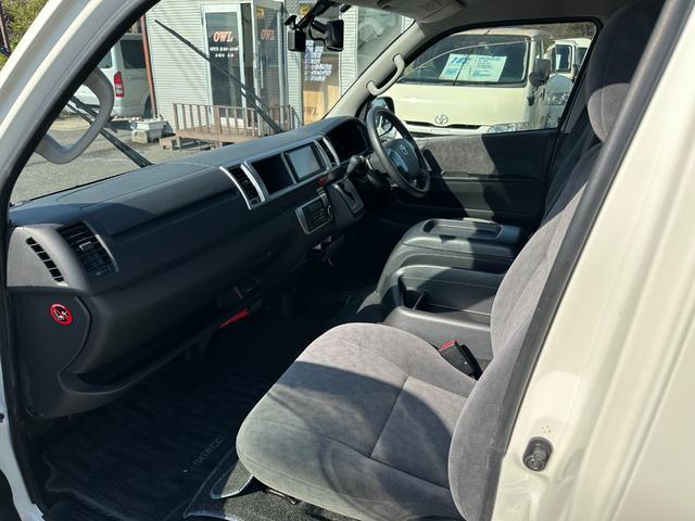 ハイエースワゴン GL 電動スライドドア10人純正ナビTVバックカメラETCキーレスオートライトリヤクーラーヒーター6速オートマ禁煙Fフォグタイベルチェーンルームクリーニング済みブルートゥース(27枚目)
