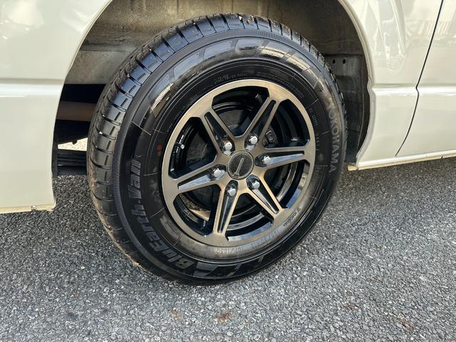 ハイエースバン DX GLパッケージ 純正ナビTVバックカメラキーレス6速オートマ禁煙電動格納ミラー両側スライドドア15インチAW2025年製造タイヤタイベルチェーンルームクリーニング済み(11枚目)