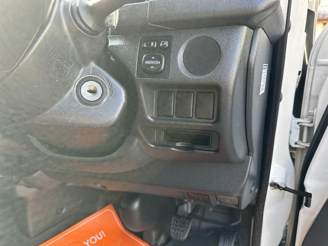 ハイエースバン DX GLパッケージ 純正ナビTVバックカメラキーレス6速オートマ禁煙電動格納ミラー両側スライドドア15インチAW2025年製造タイヤタイベルチェーンルームクリーニング済み(18枚目)