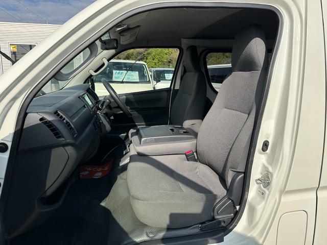 ハイエースバン DX GLパッケージ 純正ナビTVバックカメラキーレス6速オートマ禁煙電動格納ミラー両側スライドドア15インチAW2025年製造タイヤタイベルチェーンルームクリーニング済み(24枚目)