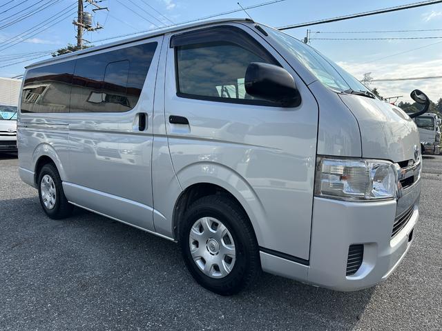 ハイエースバン ロングDX GLパッケージ リヤクーラーヒーター6速オートマトヨタセーフティセンス ナビTVバックカメラETCドラレコキーレス両側スライドドア小窓電動格納ミラーセキュリティー2023年製造タイヤタイベルチェーン(2枚目)