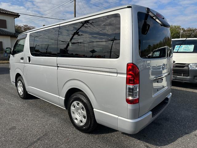 ハイエースバン ロングDX GLパッケージ リヤクーラーヒーター6速オートマトヨタセーフティセンス ナビTVバックカメラETCドラレコキーレス両側スライドドア小窓電動格納ミラーセキュリティー2023年製造タイヤタイベルチェーン(6枚目)