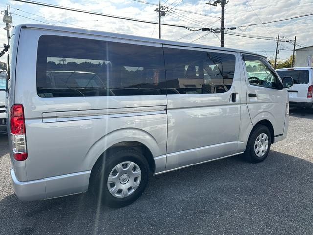 ハイエースバン ロングDX GLパッケージ リヤクーラーヒーター6速オートマトヨタセーフティセンス ナビTVバックカメラETCドラレコキーレス両側スライドドア小窓電動格納ミラーセキュリティー2023年製造タイヤタイベルチェーン(9枚目)