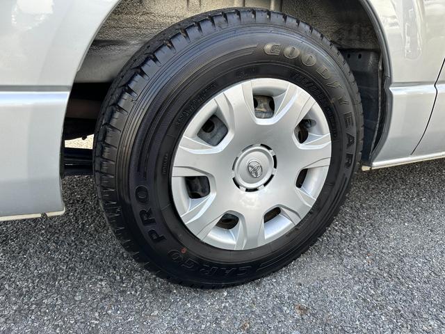 ハイエースバン ロングDX GLパッケージ リヤクーラーヒーター6速オートマトヨタセーフティセンス ナビTVバックカメラETCドラレコキーレス両側スライドドア小窓電動格納ミラーセキュリティー2023年製造タイヤタイベルチェーン(11枚目)