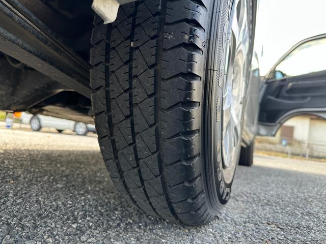 ハイエースバン ロングDX GLパッケージ リヤクーラーヒーター6速オートマトヨタセーフティセンス ナビTVバックカメラETCドラレコキーレス両側スライドドア小窓電動格納ミラーセキュリティー2023年製造タイヤタイベルチェーン(12枚目)