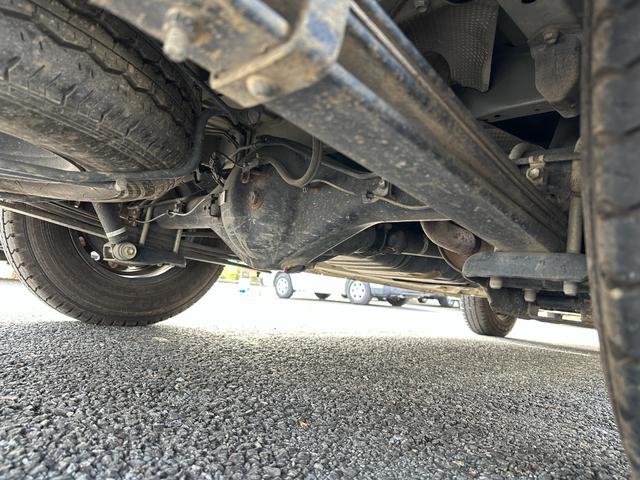 ハイエースバン ロングDX GLパッケージ リヤクーラーヒーター6速オートマトヨタセーフティセンス ナビTVバックカメラETCドラレコキーレス両側スライドドア小窓電動格納ミラーセキュリティー2023年製造タイヤタイベルチェーン(13枚目)