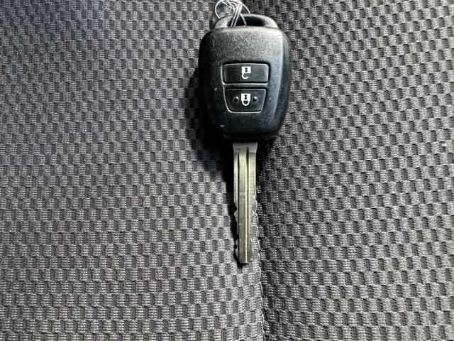 ハイエースバン ロングDX GLパッケージ リヤクーラーヒーター6速オートマトヨタセーフティセンス ナビTVバックカメラETCドラレコキーレス両側スライドドア小窓電動格納ミラーセキュリティー2023年製造タイヤタイベルチェーン(17枚目)