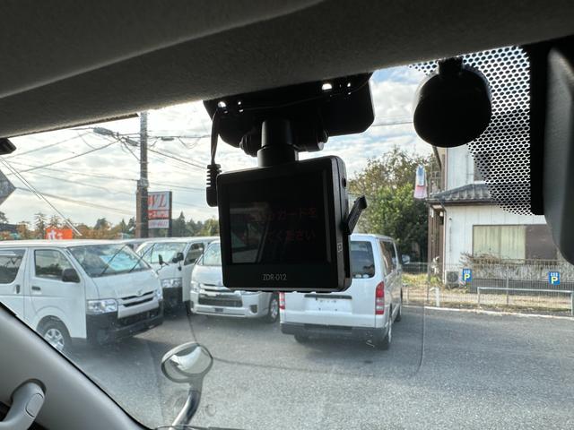 ハイエースバン ロングDX GLパッケージ リヤクーラーヒーター6速オートマトヨタセーフティセンス ナビTVバックカメラETCドラレコキーレス両側スライドドア小窓電動格納ミラーセキュリティー2023年製造タイヤタイベルチェーン(25枚目)