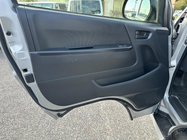 ハイエースバン ロングDX GLパッケージ リヤクーラーヒーター6速オートマトヨタセーフティセンス ナビTVバックカメラETCドラレコキーレス両側スライドドア小窓電動格納ミラーセキュリティー2023年製造タイヤタイベルチェーン(26枚目)