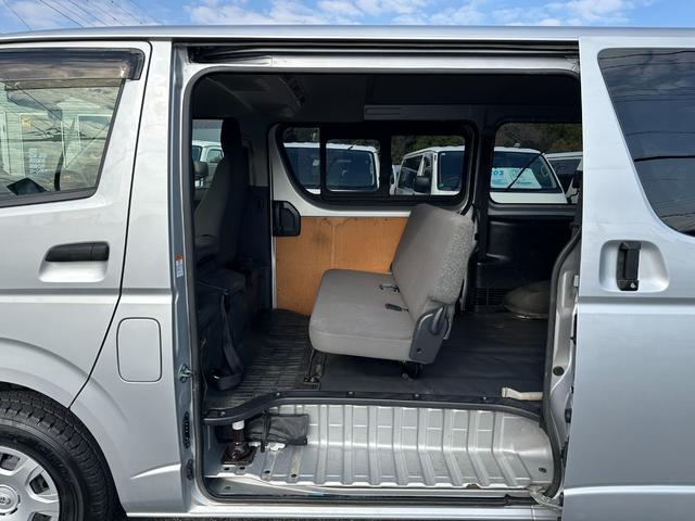 ハイエースバン ロングDX GLパッケージ リヤクーラーヒーター6速オートマトヨタセーフティセンス ナビTVバックカメラETCドラレコキーレス両側スライドドア小窓電動格納ミラーセキュリティー2023年製造タイヤタイベルチェーン(32枚目)