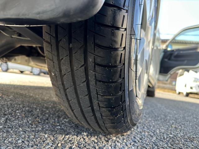 ハイエースバン ＳロングＤＸ　ワイドハイルーフ床張り加工純正ナビＴＶバックカメラＥＴＣブルートゥース２０２４年製造タイヤ　タイベルチェーンルームクリーニング済み６人乗り１ナンバー１年車検（12枚目）