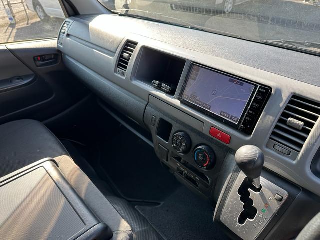 ハイエースバン ＳロングＤＸ　ワイドハイルーフ床張り加工純正ナビＴＶバックカメラＥＴＣブルートゥース２０２４年製造タイヤ　タイベルチェーンルームクリーニング済み６人乗り１ナンバー１年車検（22枚目）