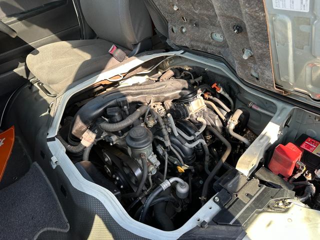 ハイエースバン ＳロングＤＸ　ワイドハイルーフ床張り加工純正ナビＴＶバックカメラＥＴＣブルートゥース２０２４年製造タイヤ　タイベルチェーンルームクリーニング済み６人乗り１ナンバー１年車検（26枚目）