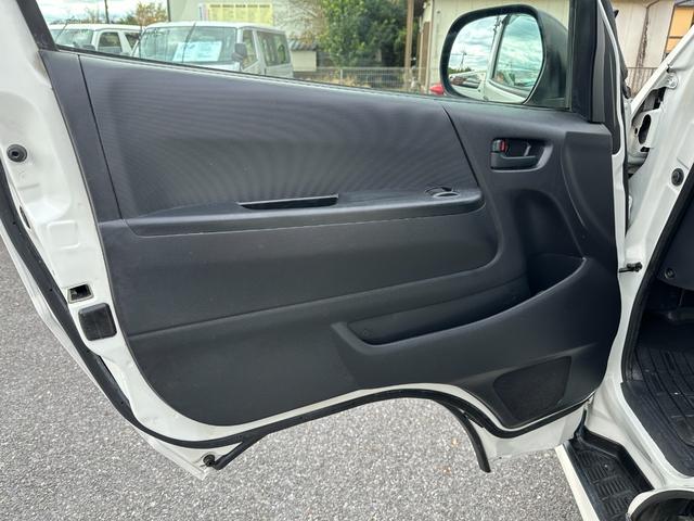 ハイエースバン ＤＸ　ＧＬパッケージ　Ｗエアコン両側スライドドア小窓電動格納ミラー純正１５インチＡＷ純正ナビＴＶバックカメラキーレスルームクリーニング済みパワーウインドー集中ドアロック６人４ナンバー積載量１２５０キロ（23枚目）