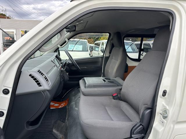 ハイエースバン ＤＸ　ＧＬパッケージ　Ｗエアコン両側スライドドア小窓電動格納ミラー純正１５インチＡＷ純正ナビＴＶバックカメラキーレスルームクリーニング済みパワーウインドー集中ドアロック６人４ナンバー積載量１２５０キロ（24枚目）