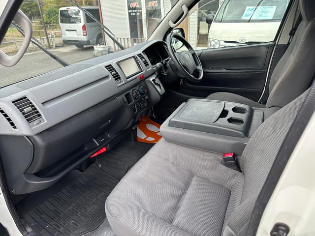 ハイエースバン ＤＸ　ＧＬパッケージ　Ｗエアコン両側スライドドア小窓電動格納ミラー純正１５インチＡＷ純正ナビＴＶバックカメラキーレスルームクリーニング済みパワーウインドー集中ドアロック６人４ナンバー積載量１２５０キロ（25枚目）