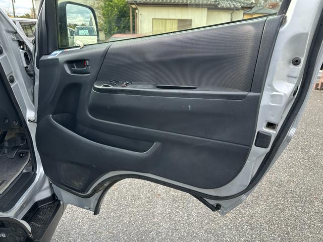 ハイエースバン ロングＤＸ　ディーゼル両側スライドドアナビバックカメラＥＴＣキーレスＷエアバックパワーウインドー集中ドアロックルームクリーニング済み（16枚目）