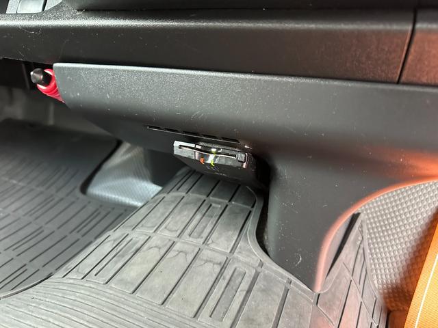 ハイエースバン ＳロングＤＸ　ＧＬパッケージ　ワイドハイルーフナビバックカメラＥＴＣキーレス電動格納ミラー禁煙タイベルチェーンパワーウインドー集中ドアロックルームクリーニング済み（19枚目）