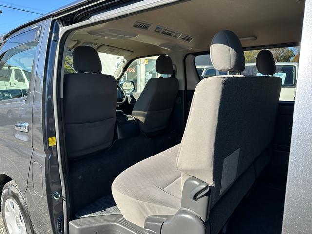 ハイエースバン ロングスーパーＧＬ　３型後期純正ナビＴＶバックカメラＥＴＣキーレスリヤクーラーヒーターオートライトオートエアコン電動格納ミラー両側スライドドアタイベルチェーンルームクリーニング済みＷエアバック（28枚目）