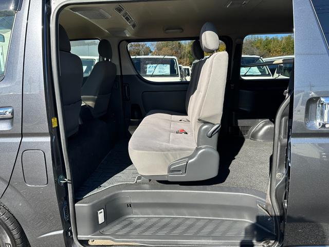 ハイエースバン ロングスーパーＧＬ　３型後期純正ナビＴＶバックカメラＥＴＣキーレスリヤクーラーヒーターオートライトオートエアコン電動格納ミラー両側スライドドアタイベルチェーンルームクリーニング済みＷエアバック（29枚目）