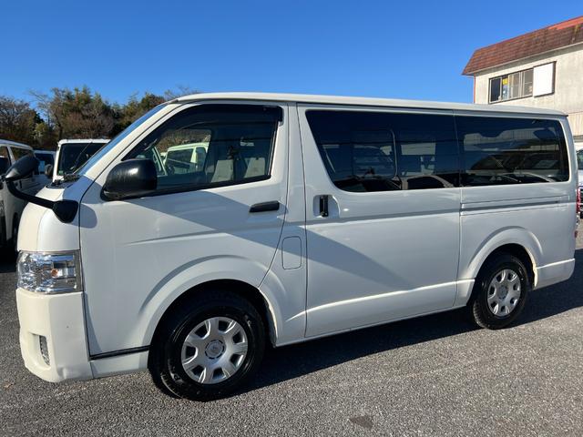 ハイエースバン ＤＸ　ＧＬパッケージ　業者販売対応リアクーラーヒーター純正ナビＴＶバックカメラＥＴＣドラレコＴＳＳ小窓コーナーセンサーＬＥＤヘッドライトキーレスタイベルチェーン電動格納ミラー２０２４年製造タイヤ６速オートマ（4枚目）