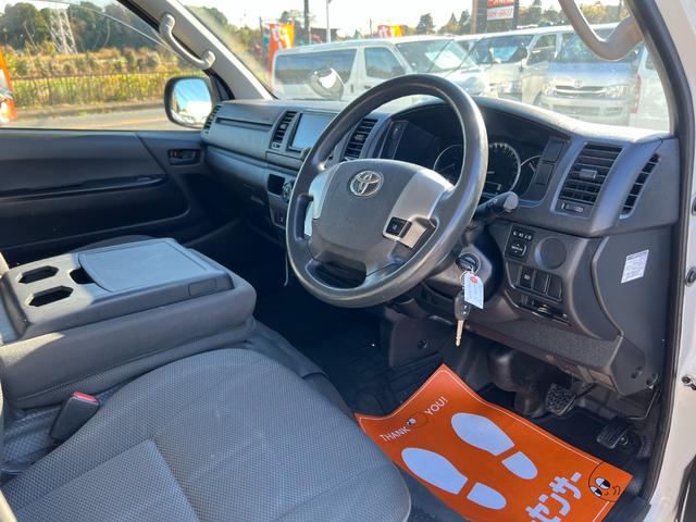 ハイエースバン ＤＸ　ＧＬパッケージ　業者販売対応リアクーラーヒーター純正ナビＴＶバックカメラＥＴＣドラレコＴＳＳ小窓コーナーセンサーＬＥＤヘッドライトキーレスタイベルチェーン電動格納ミラー２０２４年製造タイヤ６速オートマ（16枚目）