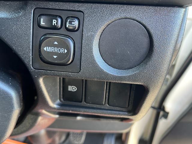 ハイエースバン ＤＸ　ＧＬパッケージ　業者販売対応リアクーラーヒーター純正ナビＴＶバックカメラＥＴＣドラレコＴＳＳ小窓コーナーセンサーＬＥＤヘッドライトキーレスタイベルチェーン電動格納ミラー２０２４年製造タイヤ６速オートマ（18枚目）