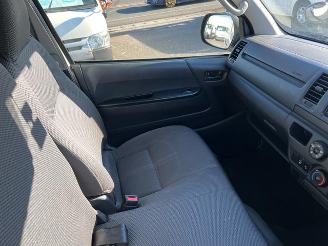 ハイエースバン ＤＸ　ＧＬパッケージ　業者販売対応リアクーラーヒーター純正ナビＴＶバックカメラＥＴＣドラレコＴＳＳ小窓コーナーセンサーＬＥＤヘッドライトキーレスタイベルチェーン電動格納ミラー２０２４年製造タイヤ６速オートマ（24枚目）