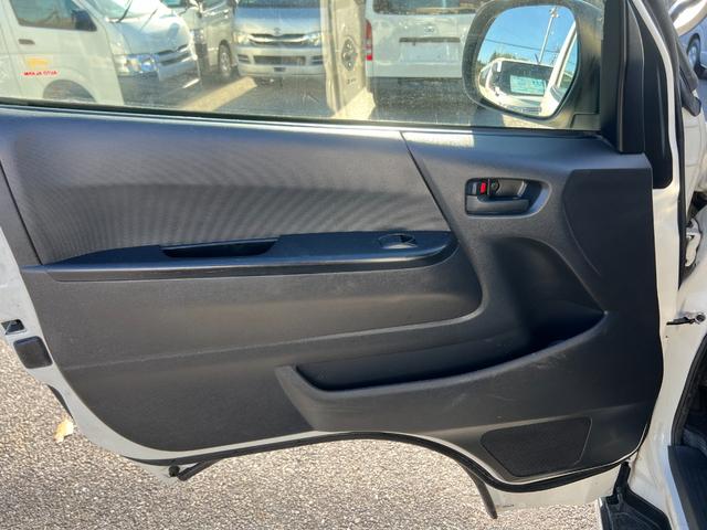 ハイエースバン ＤＸ　ＧＬパッケージ　業者販売対応リアクーラーヒーター純正ナビＴＶバックカメラＥＴＣドラレコＴＳＳ小窓コーナーセンサーＬＥＤヘッドライトキーレスタイベルチェーン電動格納ミラー２０２４年製造タイヤ６速オートマ（26枚目）