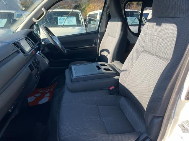 ハイエースバン ＤＸ　ＧＬパッケージ　業者販売対応リアクーラーヒーター純正ナビＴＶバックカメラＥＴＣドラレコＴＳＳ小窓コーナーセンサーＬＥＤヘッドライトキーレスタイベルチェーン電動格納ミラー２０２４年製造タイヤ６速オートマ（27枚目）