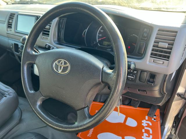 ハイエースバン ロングDX GLパッケージ 業者販売対応ディーゼル9人リヤクーラーヒーター純正ナビTVバックカメラキーレス電動格納ミラー2024年製造タイヤ革調シートカバールームクリーニング済み(10枚目)