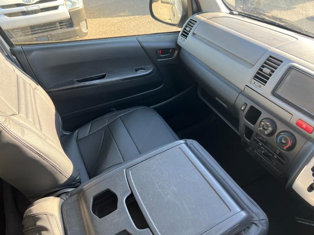 ハイエースバン ロングDX GLパッケージ 業者販売対応ディーゼル9人リヤクーラーヒーター純正ナビTVバックカメラキーレス電動格納ミラー2024年製造タイヤ革調シートカバールームクリーニング済み(16枚目)