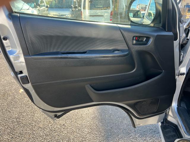 ハイエースバン ロングDX GLパッケージ 業者販売対応ディーゼル9人リヤクーラーヒーター純正ナビTVバックカメラキーレス電動格納ミラー2024年製造タイヤ革調シートカバールームクリーニング済み(18枚目)