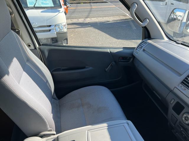 ハイエースバン ロングDX 業者販売歓迎純正ナビワンセグTVバックカメラ6人小窓ABSエアバックタイベルチェーン集中ドアロック4ナンバー積載量1250キロ(24枚目)