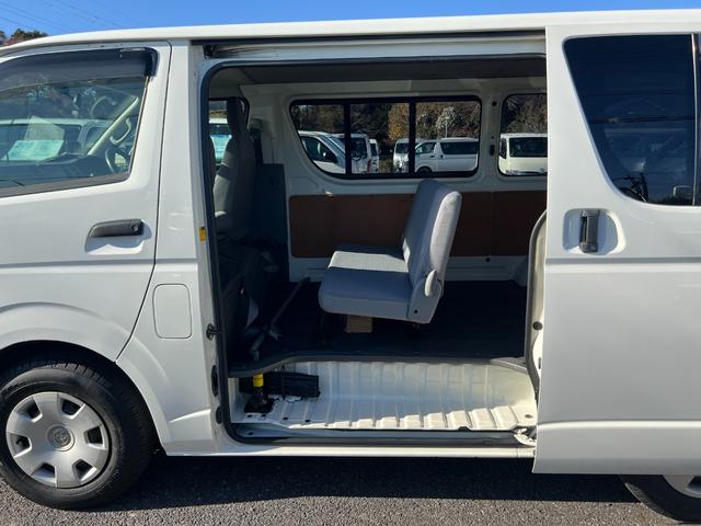 ハイエースバン ロングDX 業者販売歓迎純正ナビワンセグTVバックカメラ6人小窓ABSエアバックタイベルチェーン集中ドアロック4ナンバー積載量1250キロ(29枚目)