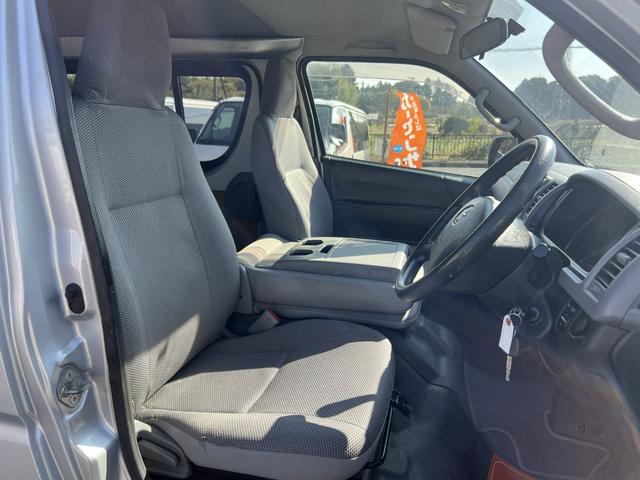 ハイエースバン DX GLパッケージ 業者販売歓迎純正ナビワンセグTVバックカメラETCキーレスABSエアバック6人小窓2023年製タイヤタイベルチェーン(17枚目)