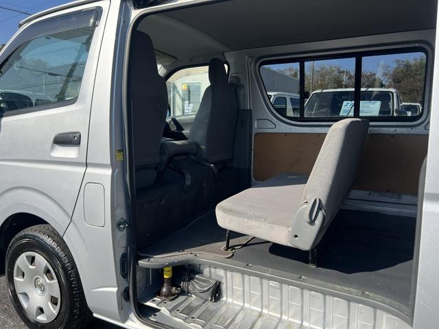 ハイエースバン DX GLパッケージ 業者販売歓迎純正ナビワンセグTVバックカメラETCキーレスABSエアバック6人小窓2023年製タイヤタイベルチェーン(32枚目)